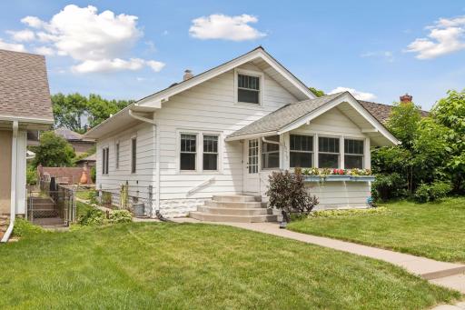 1979 Randolph Avenue, Saint Paul, MN 55105