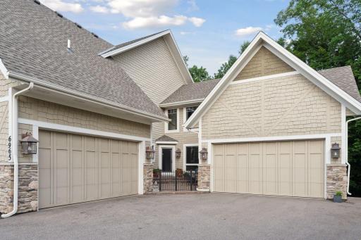 6965 Lake Harrison Circle, Chanhassen, MN 55317