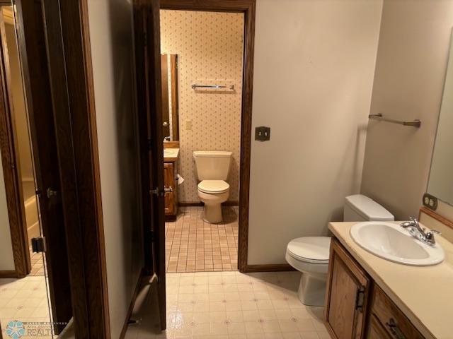 Bath off bedroom walk thru