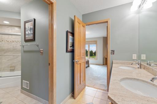 1520 W Farm Road, Chaska, MN 55318