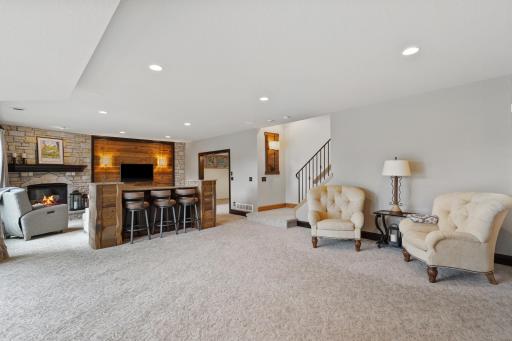 1520 W Farm Road, Chaska, MN 55318