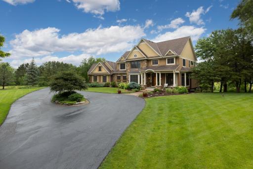 1520 W Farm Road, Chaska, MN 55318