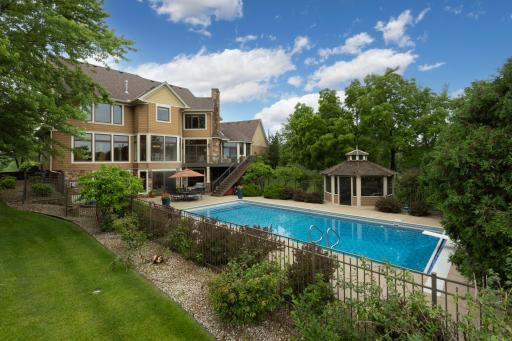 1520 W Farm Road, Chaska, MN 55318