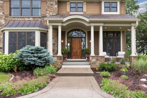 1520 W Farm Road, Chaska, MN 55318