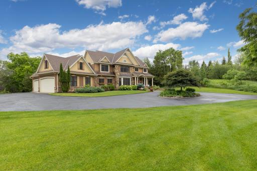 1520 W Farm Road, Chaska, MN 55318