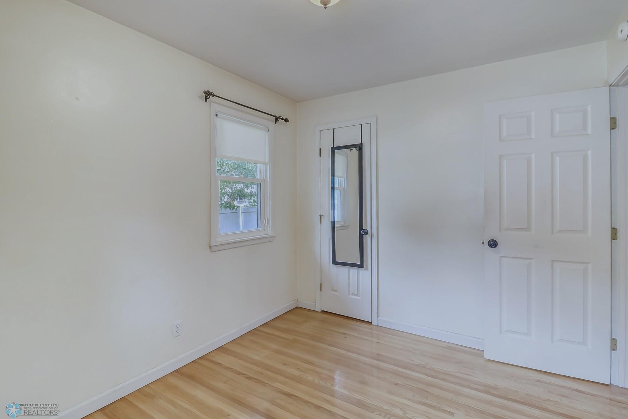 Bedroom1_2.jpg