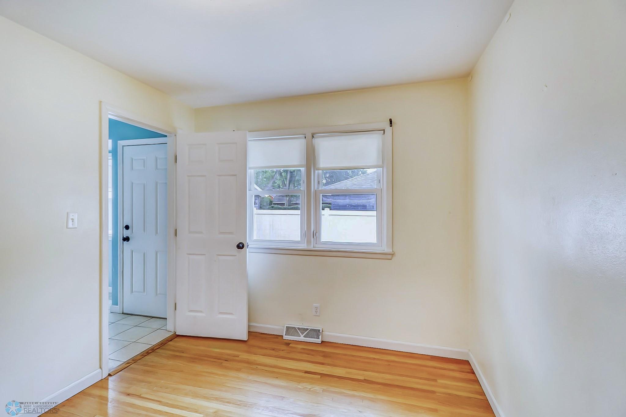 Bedroom3_2.jpg