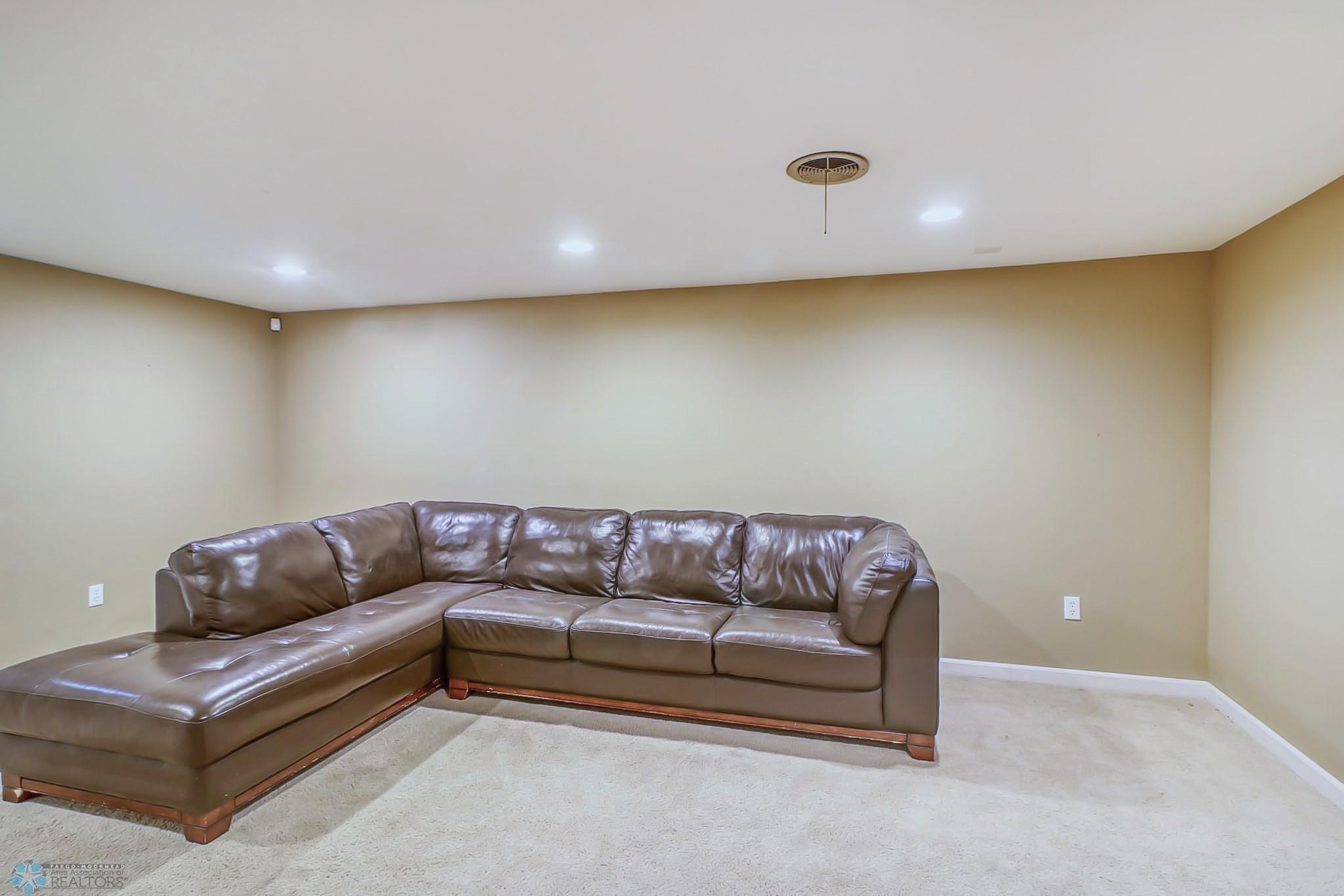 Basement1_3.jpg