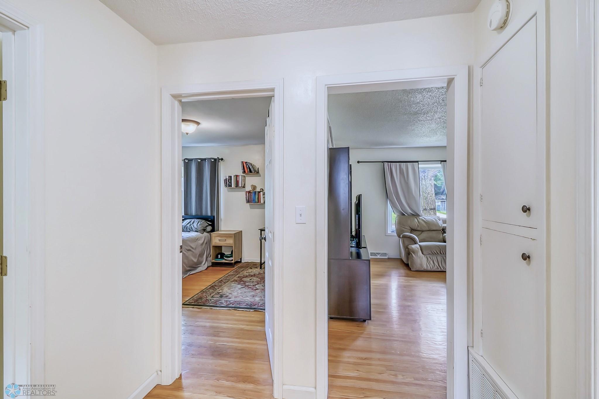 Hallway1_1.jpg
