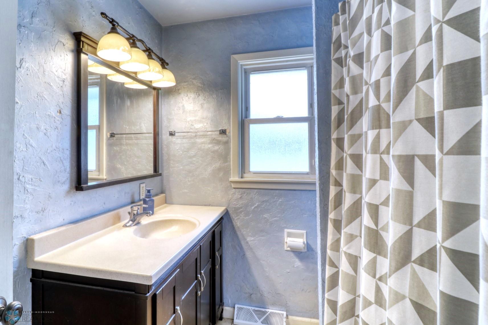 Bathroom1_1.jpg