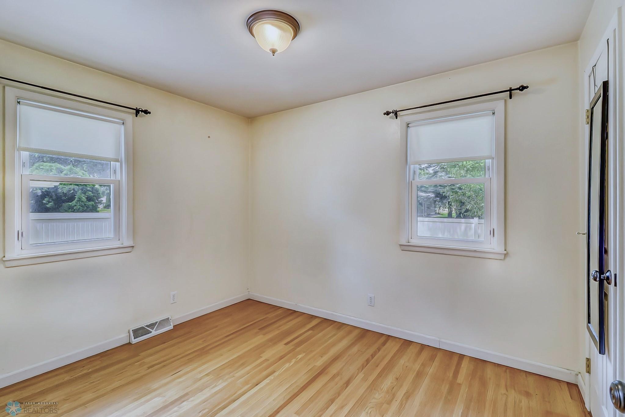 Bedroom1_1.jpg