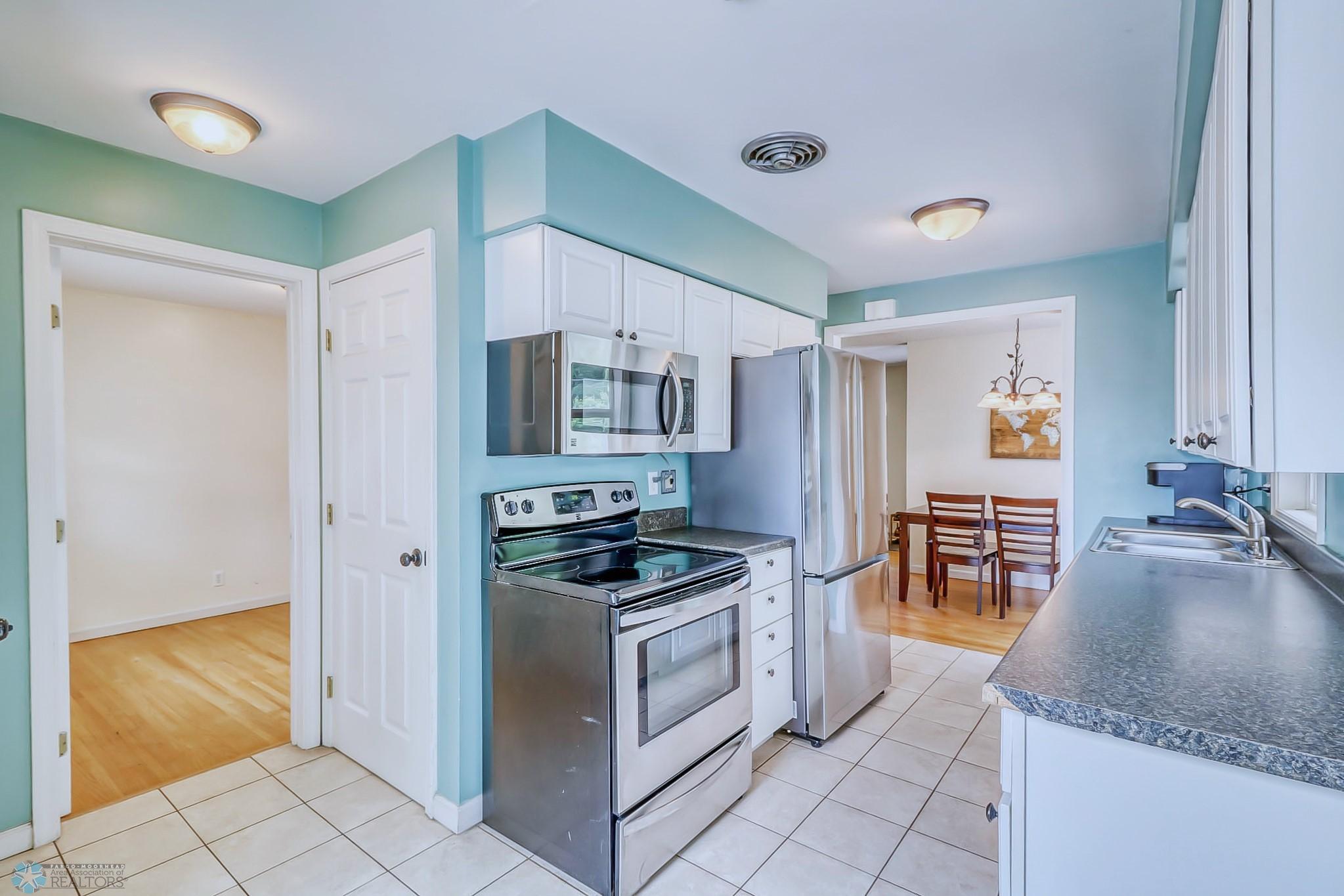Kitchen1_2.jpg