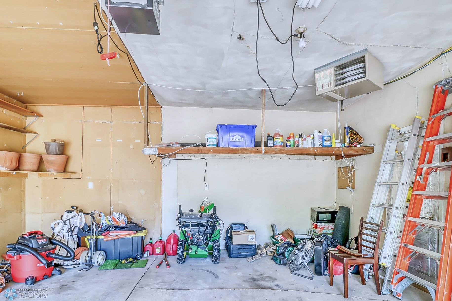 Garage1_1.jpg