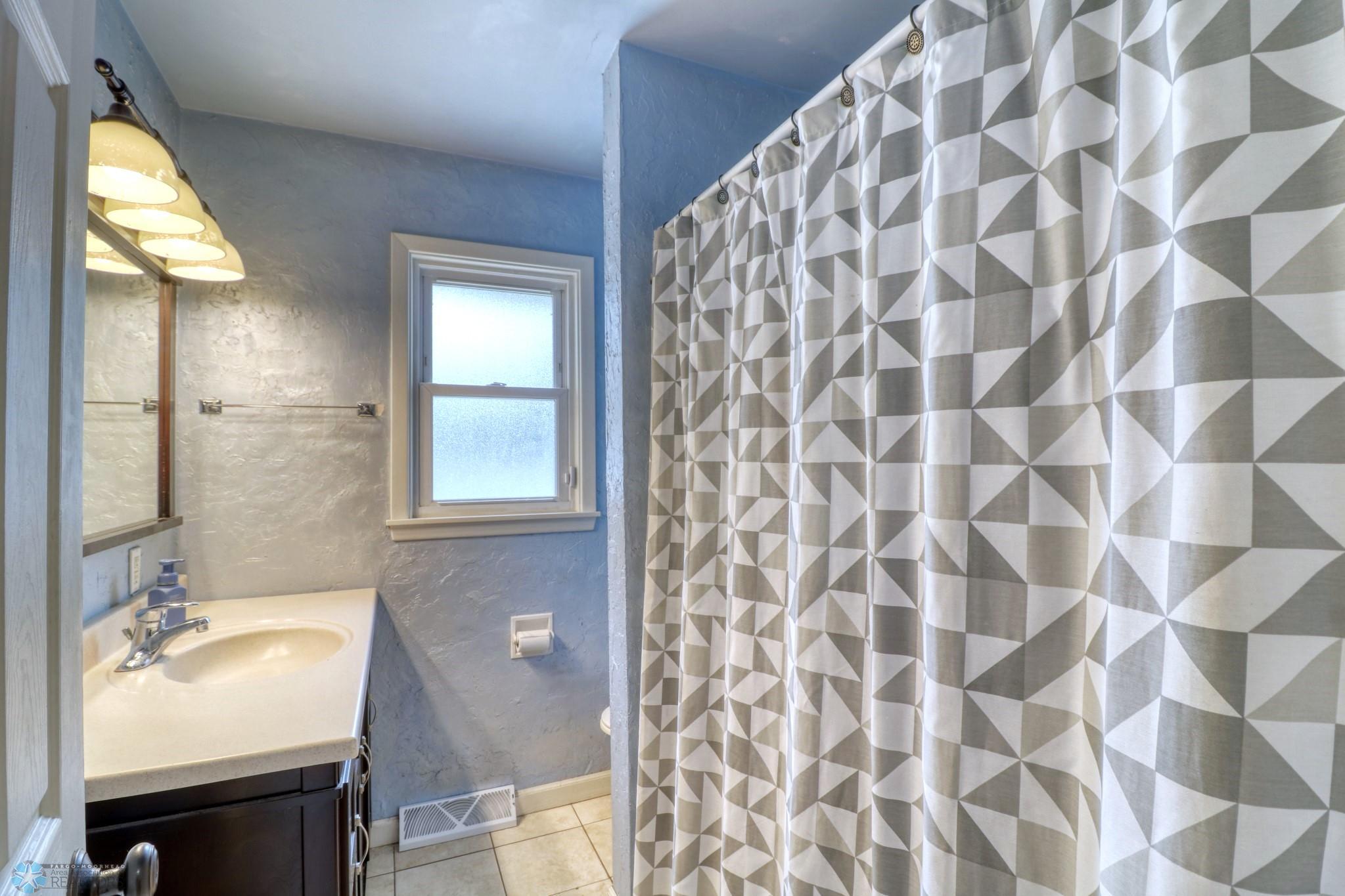 Bathroom1_2.jpg
