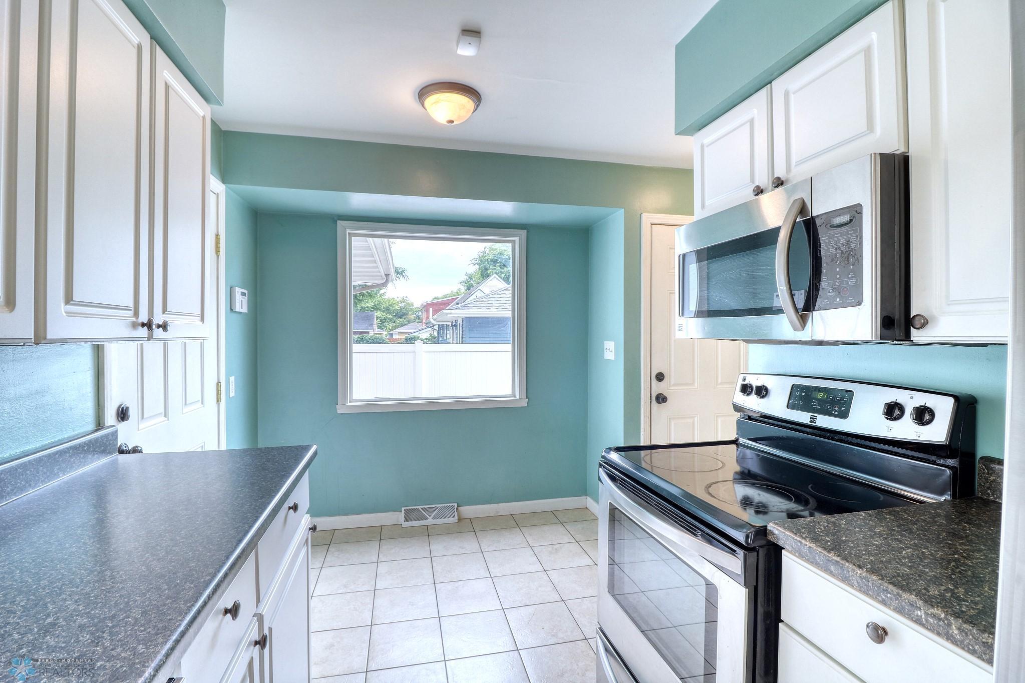 Kitchen1_4.jpg