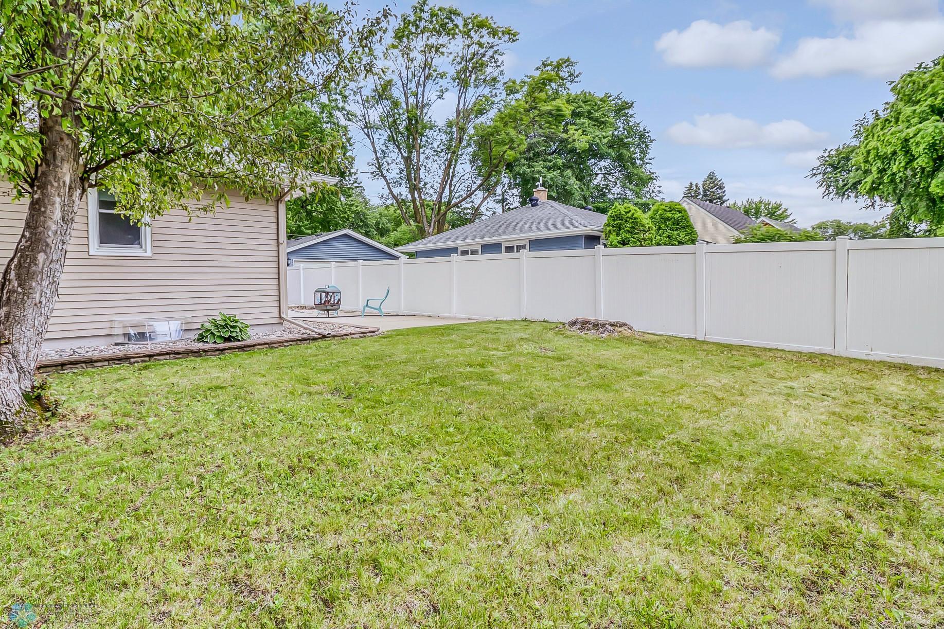 Backyard1_3.jpg