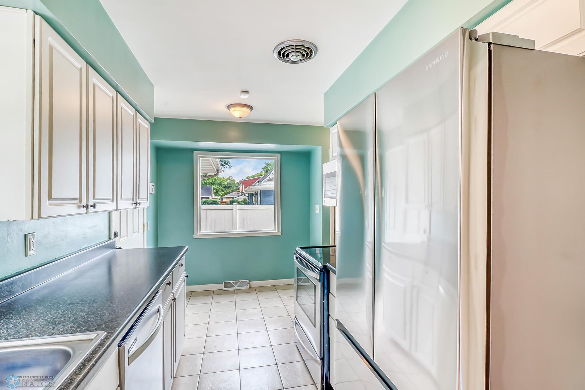 Kitchen1_3.jpg