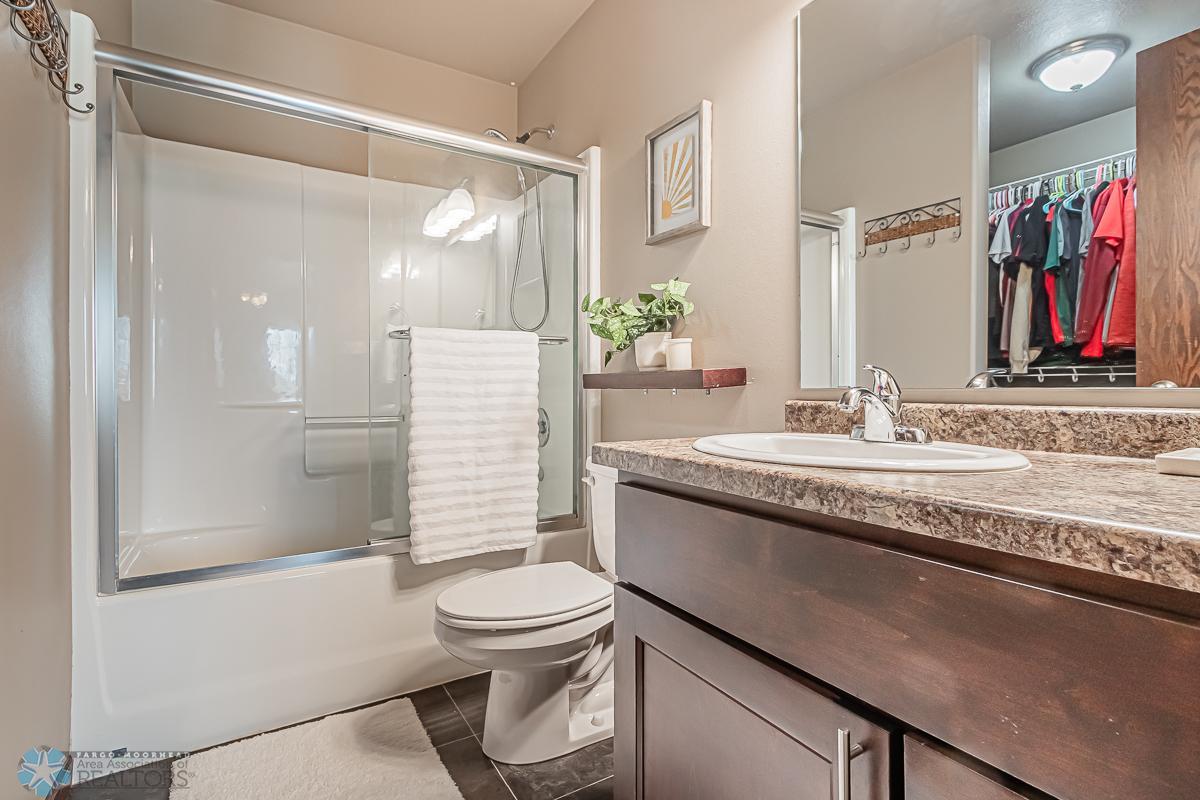 Primary_Bathroom_1.jpg