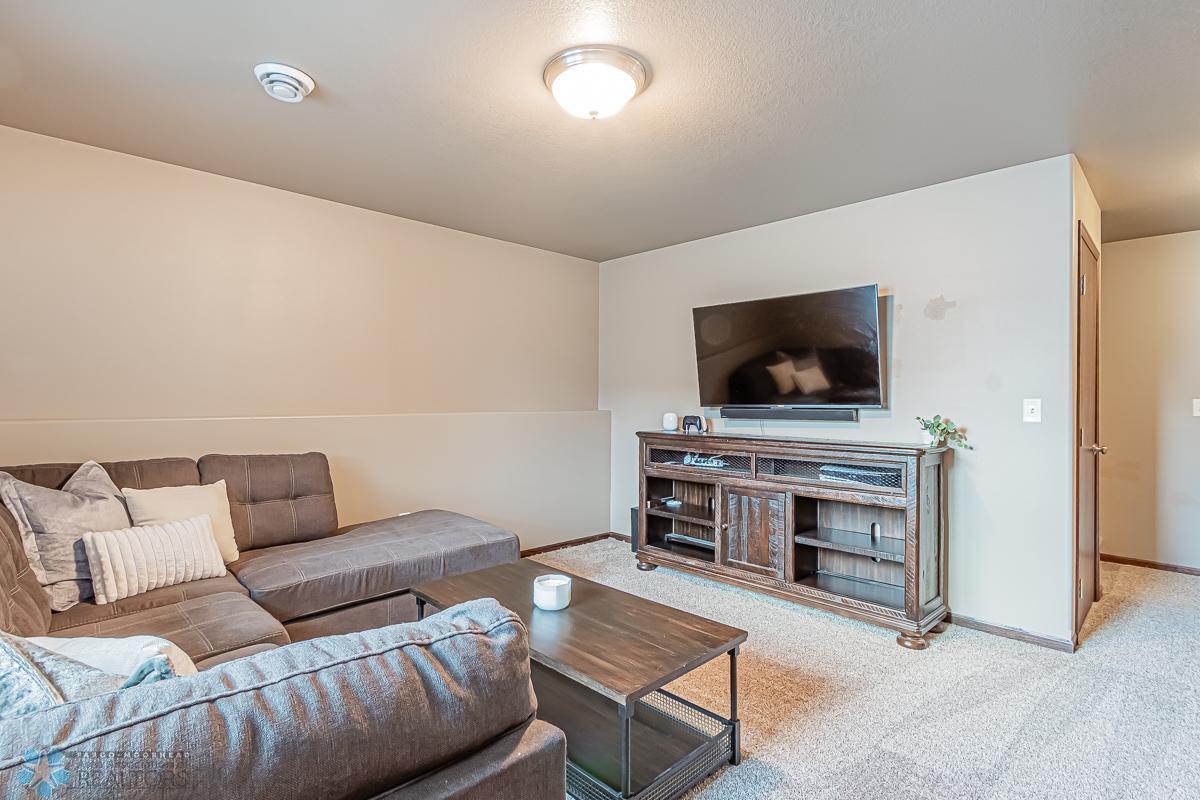 Family_Room_3.jpg