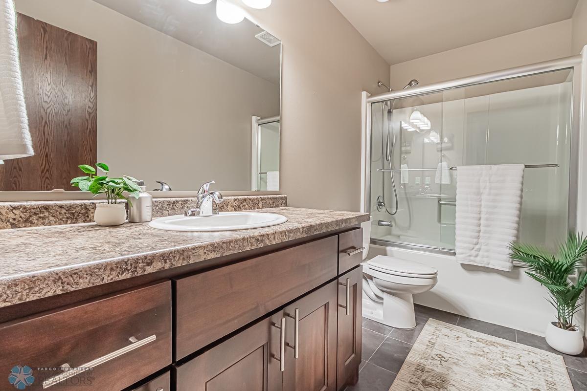 Lower_Bathroom_1.jpg