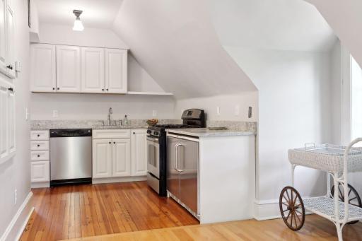 Separate carriage house apartment. Finished sq ft excludes the carriage house.