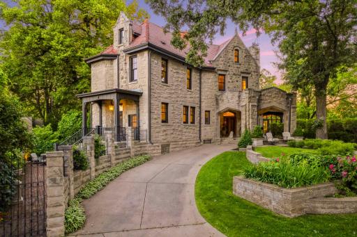 1415 Mount Curve Avenue, Minneapolis, MN 55403