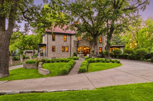 1415 Mount Curve Avenue, Minneapolis, MN 55403
