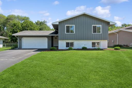Welcome to this charming home located on a cul-de-sac with easy access to the cities, schools, parks and shopping.