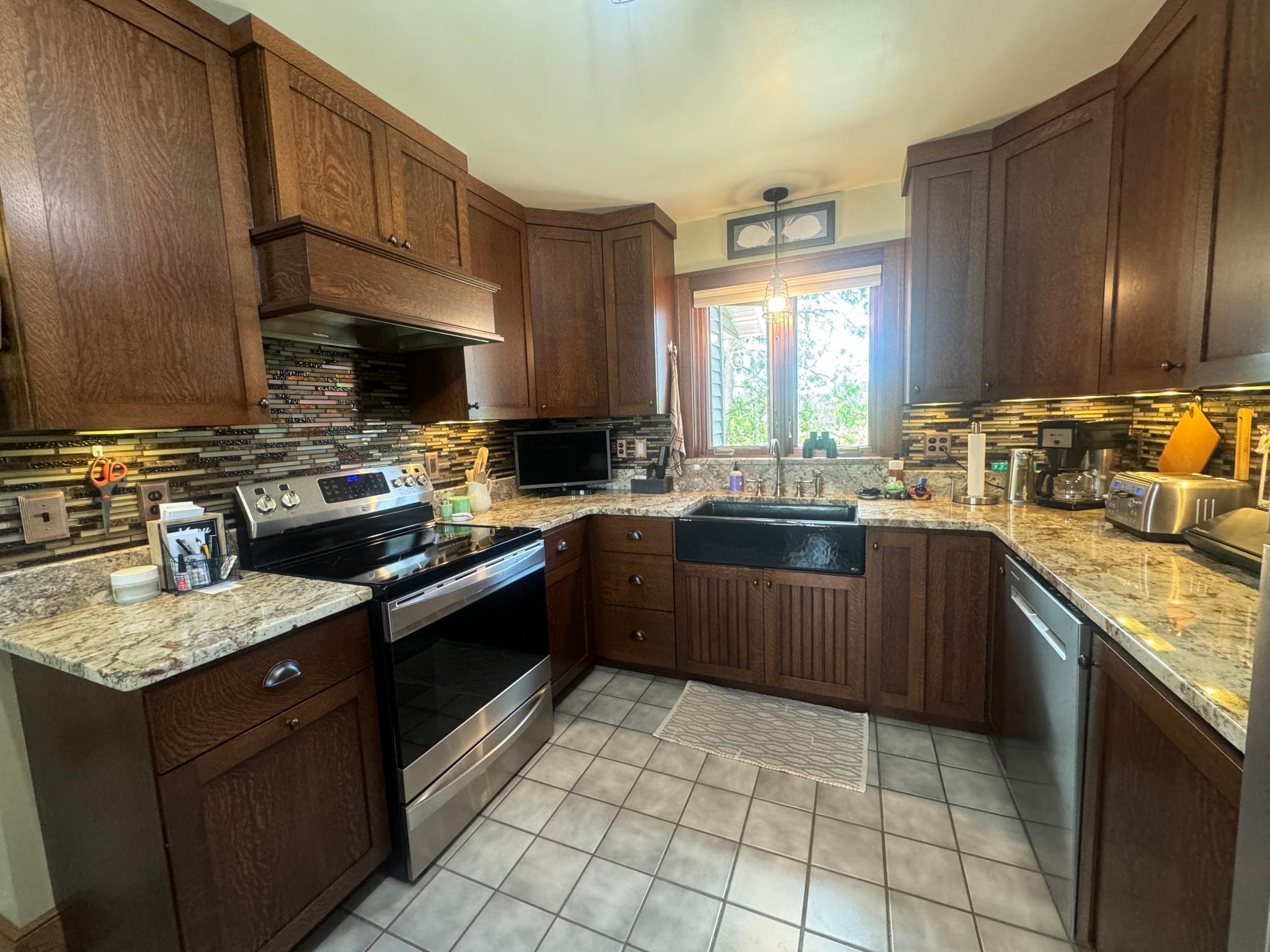 Custom Cabinets are Quarter Sawn Oak