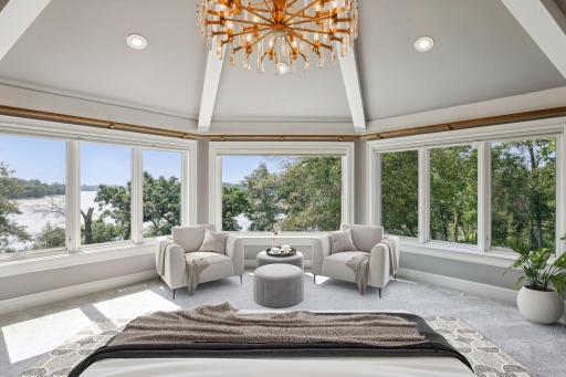 Owner's Suite- Lake View