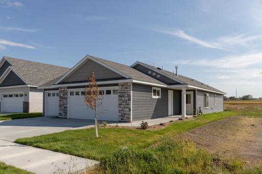 2015 Douglas Trail Drive SE, Pine Island, MN 55963