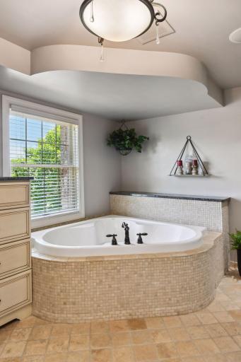 5035 Shenandoah Lane N, Minneapolis, MN 55446