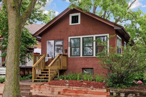 2003 3rd Avenue N, Minneapolis, MN 55405