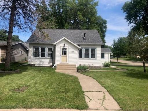 743 Grove Street SW, Hutchinson, MN 55350