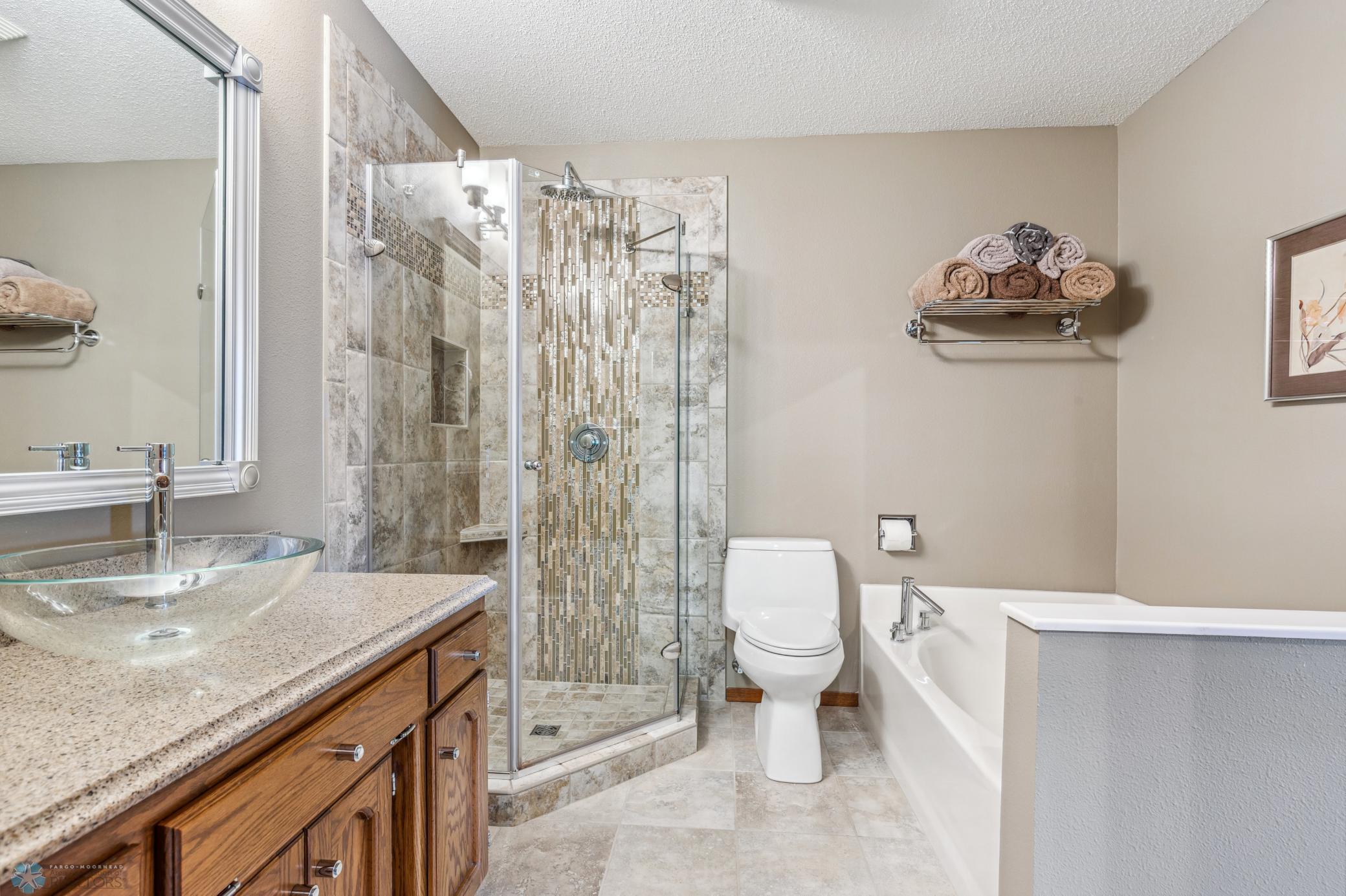 Gorgeous hollywood bath