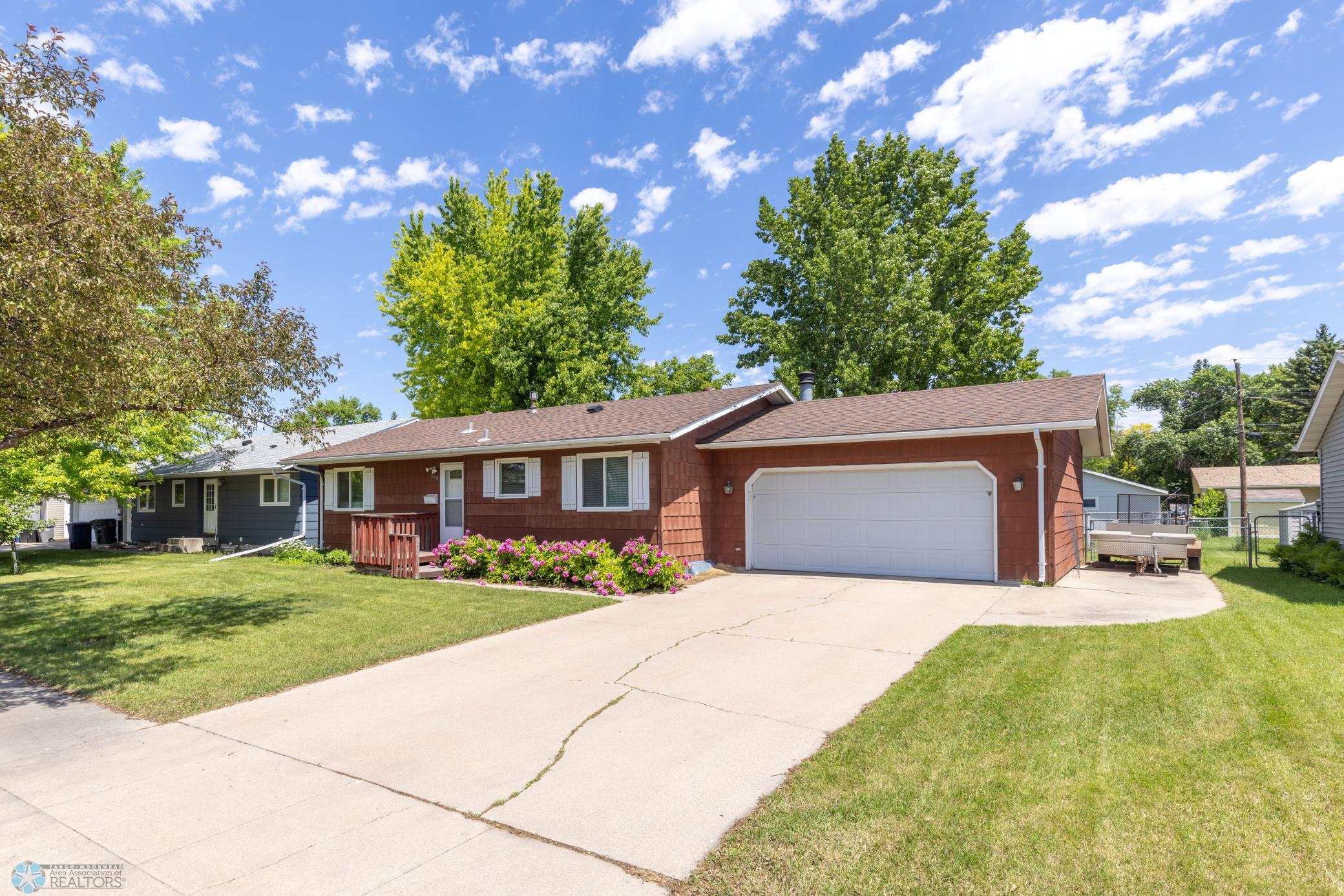 610 Appletree Lane mHD-5.jpg