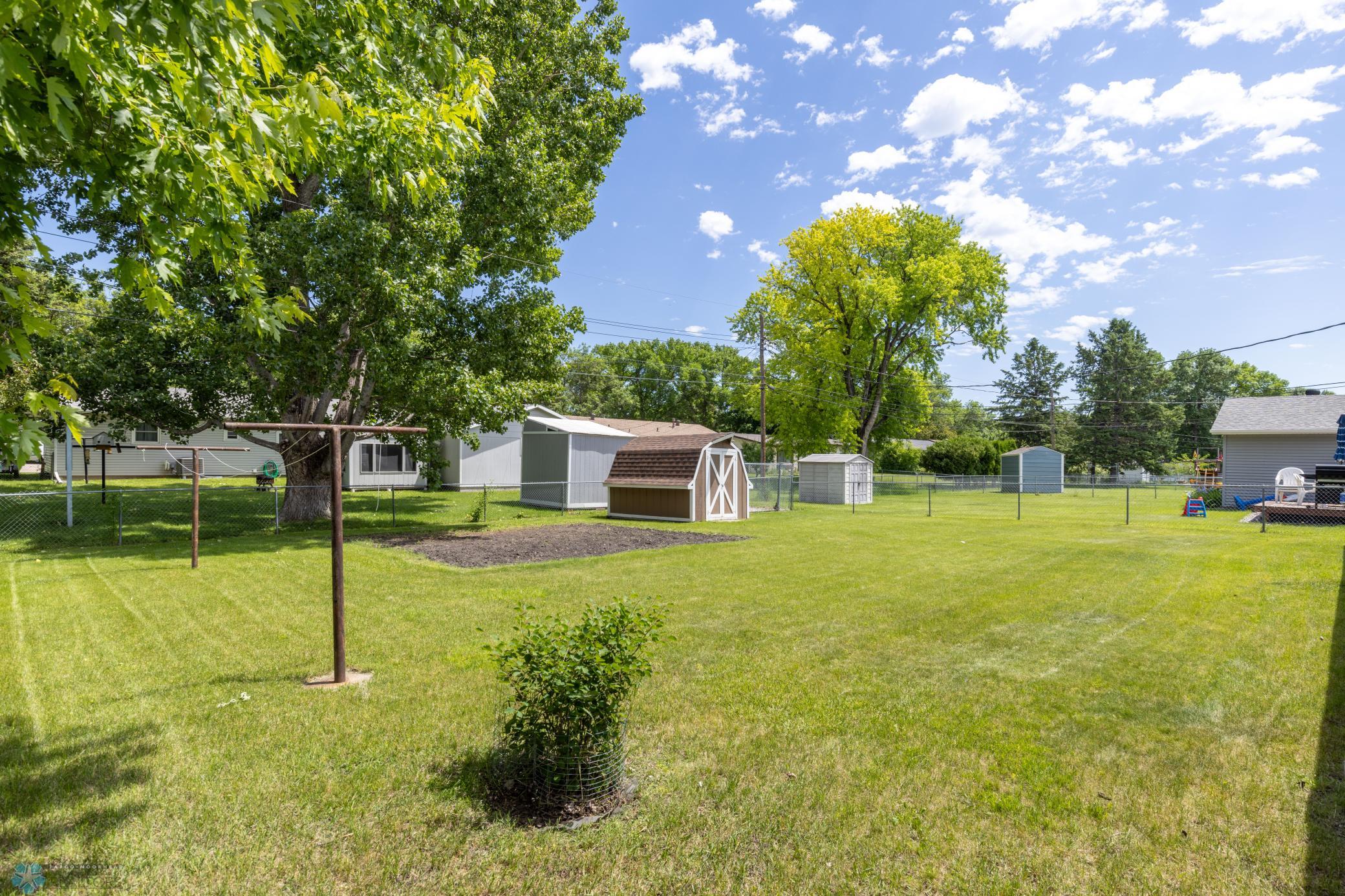 610 Appletree Lane mHD-8.jpg