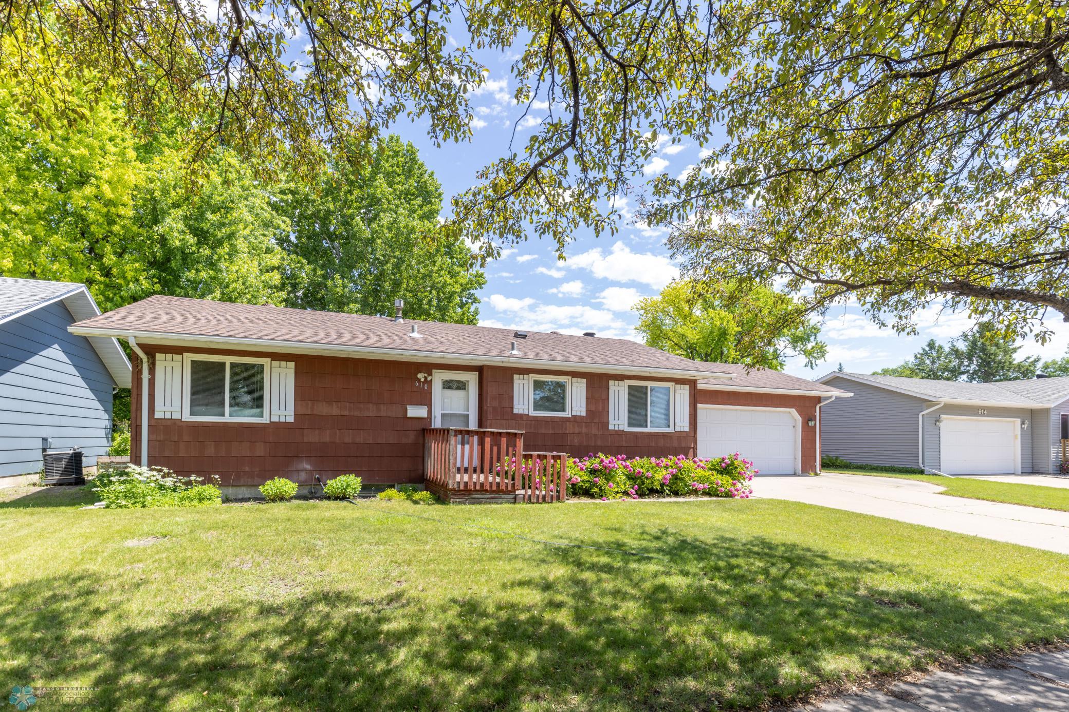 610 Appletree Lane mHD-2.jpg