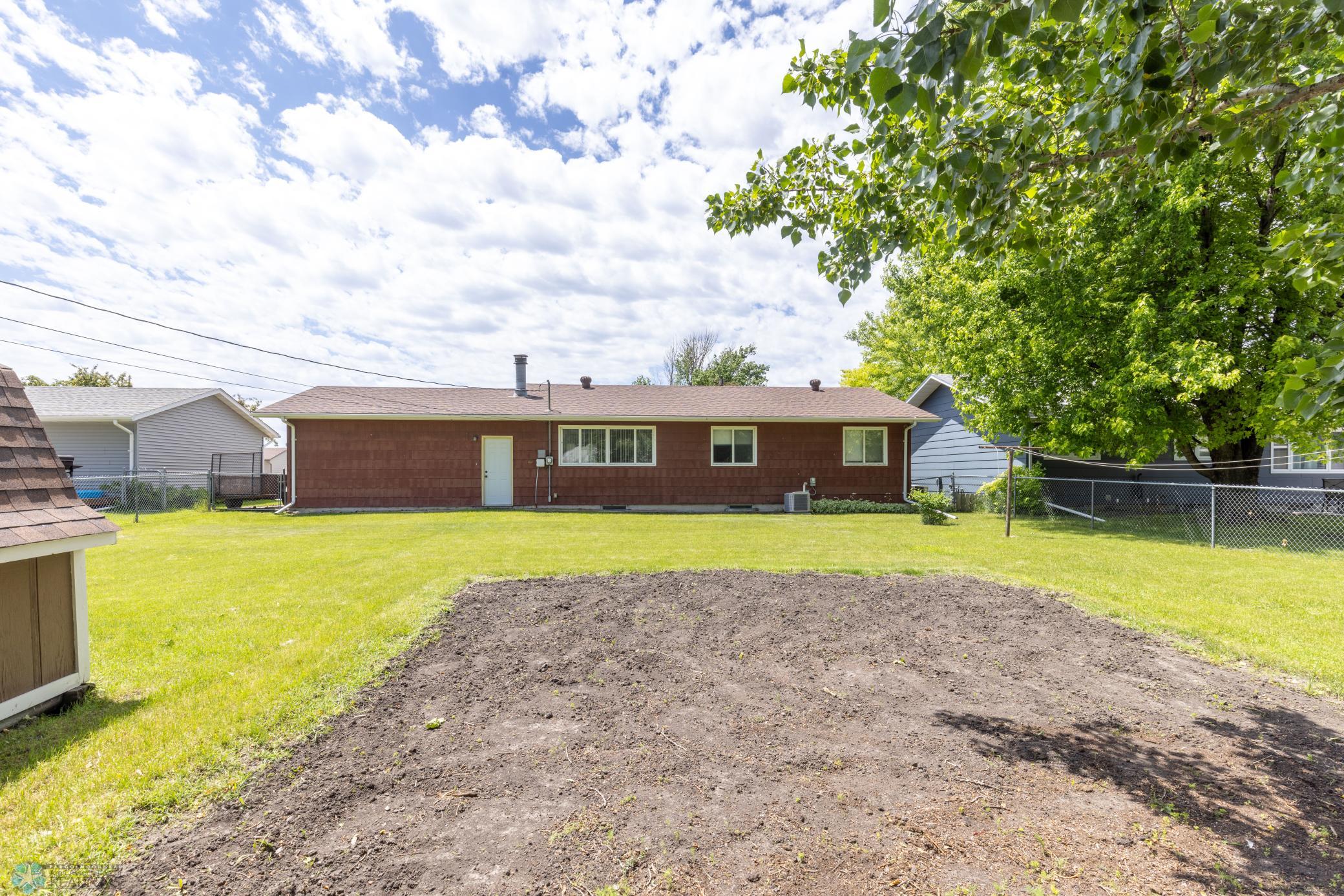 610 Appletree Lane mHD-10.jpg