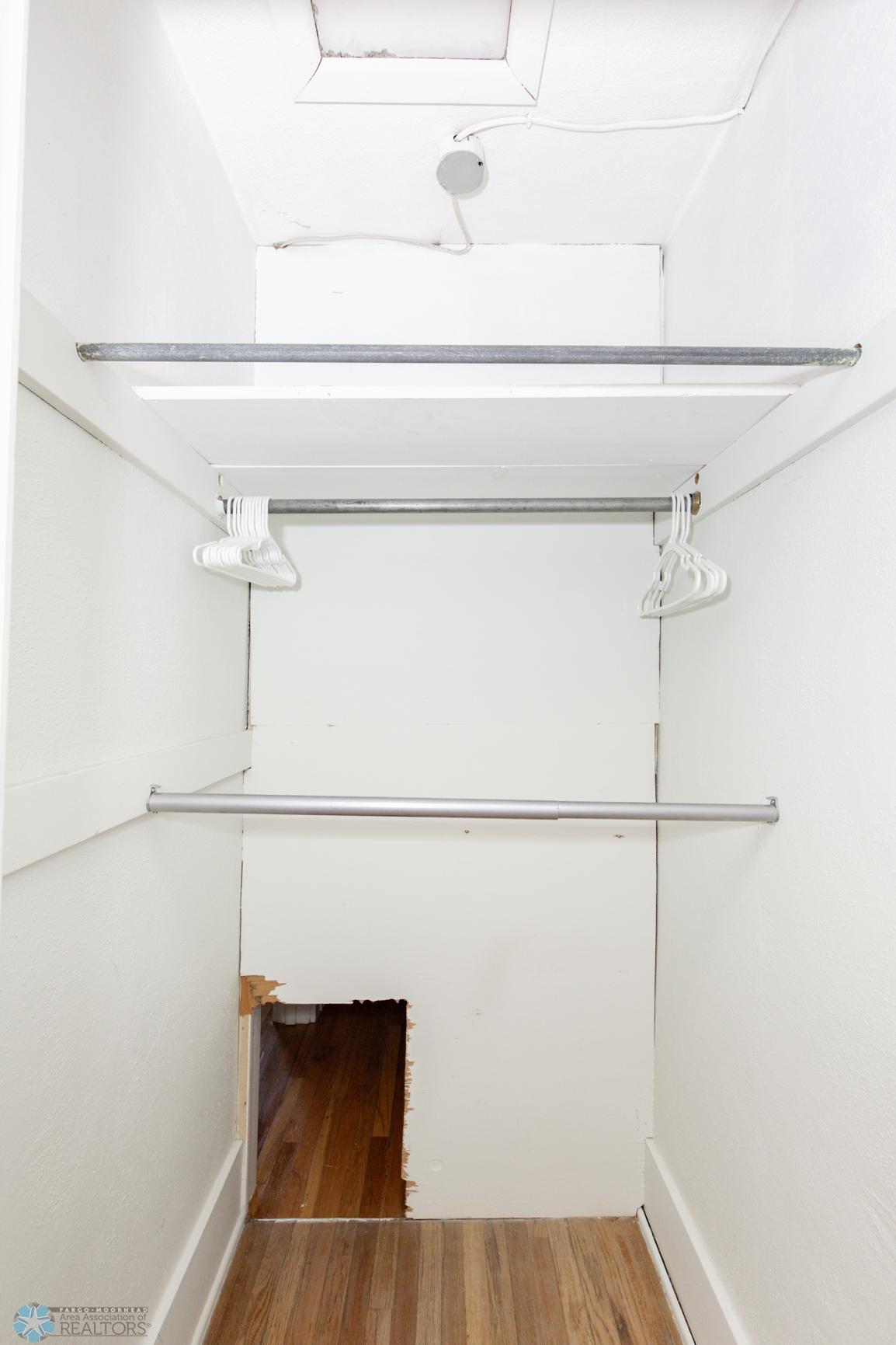 Closet in BR 2