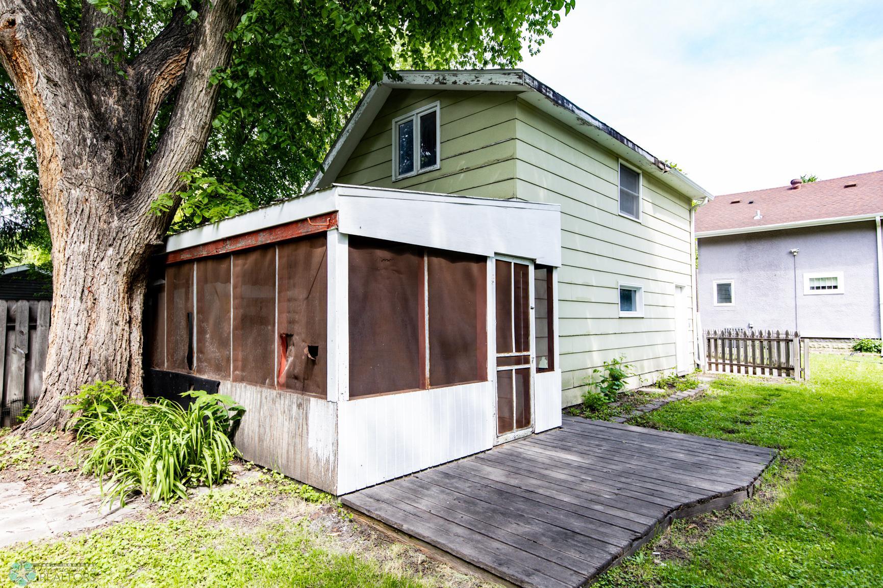 Garage + Screened In Porch