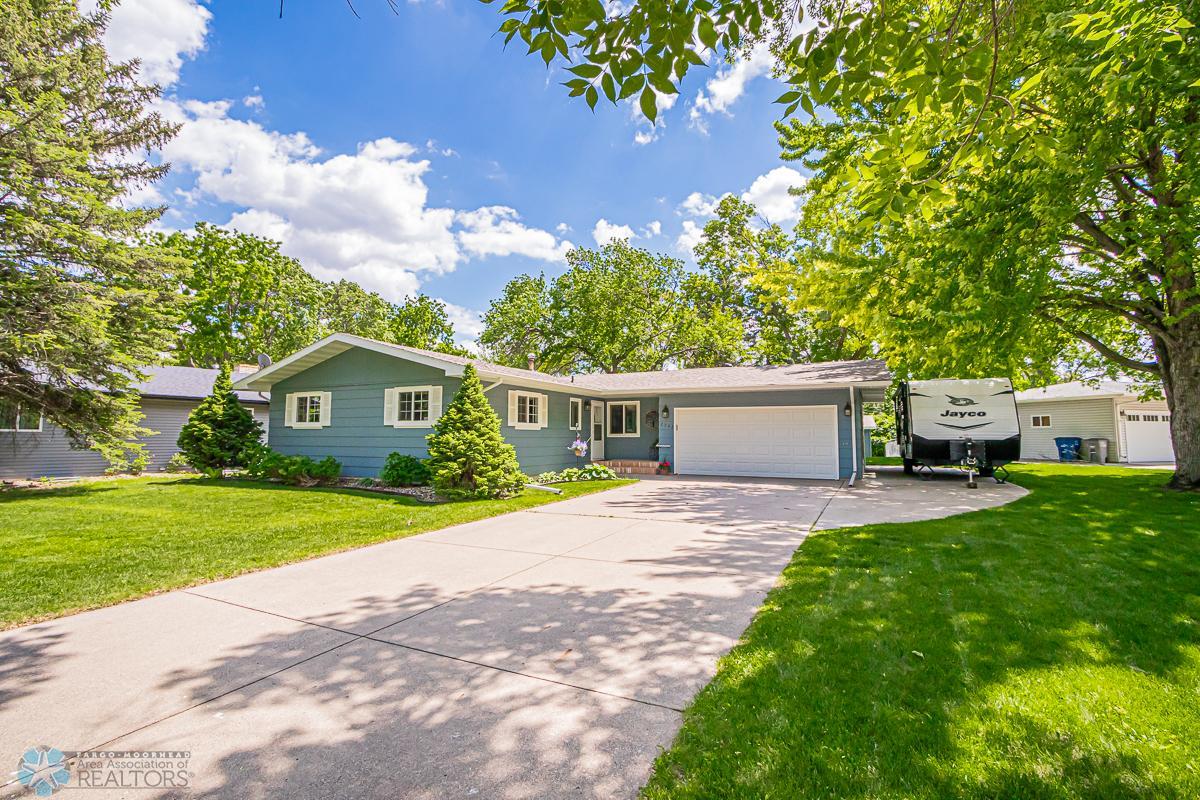 2302 19 1_2 St S, Moorhead, MN 56560-38.jpg