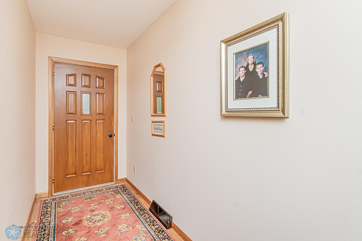 2302 19 1_2 St S, Moorhead, MN 56560-12.jpg