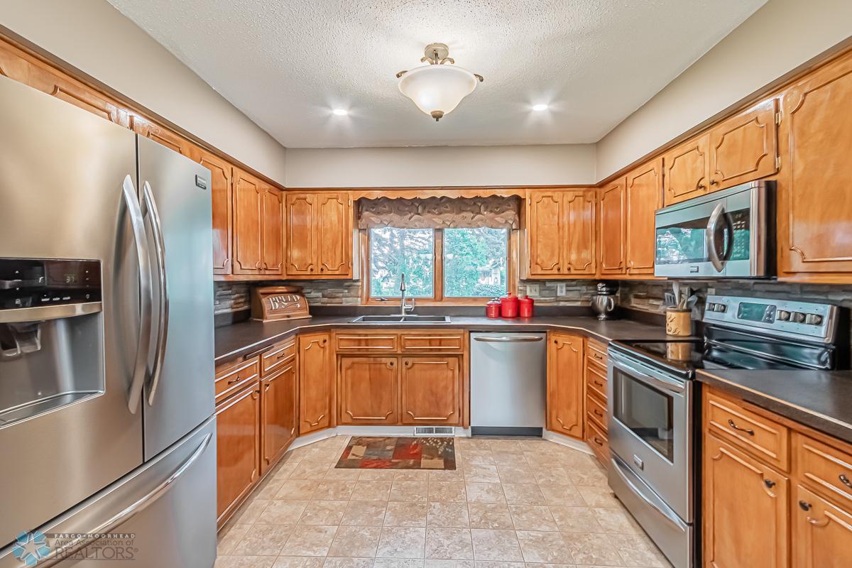 2302 19 1_2 St S, Moorhead, MN 56560-26.jpg