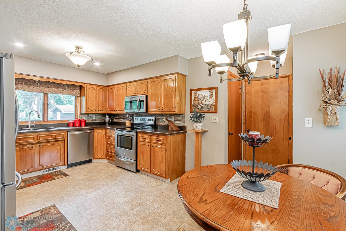 2302 19 1_2 St S, Moorhead, MN 56560-24.jpg