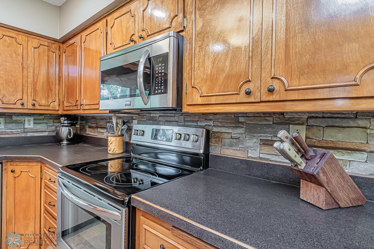 2302 19 1_2 St S, Moorhead, MN 56560-27.jpg