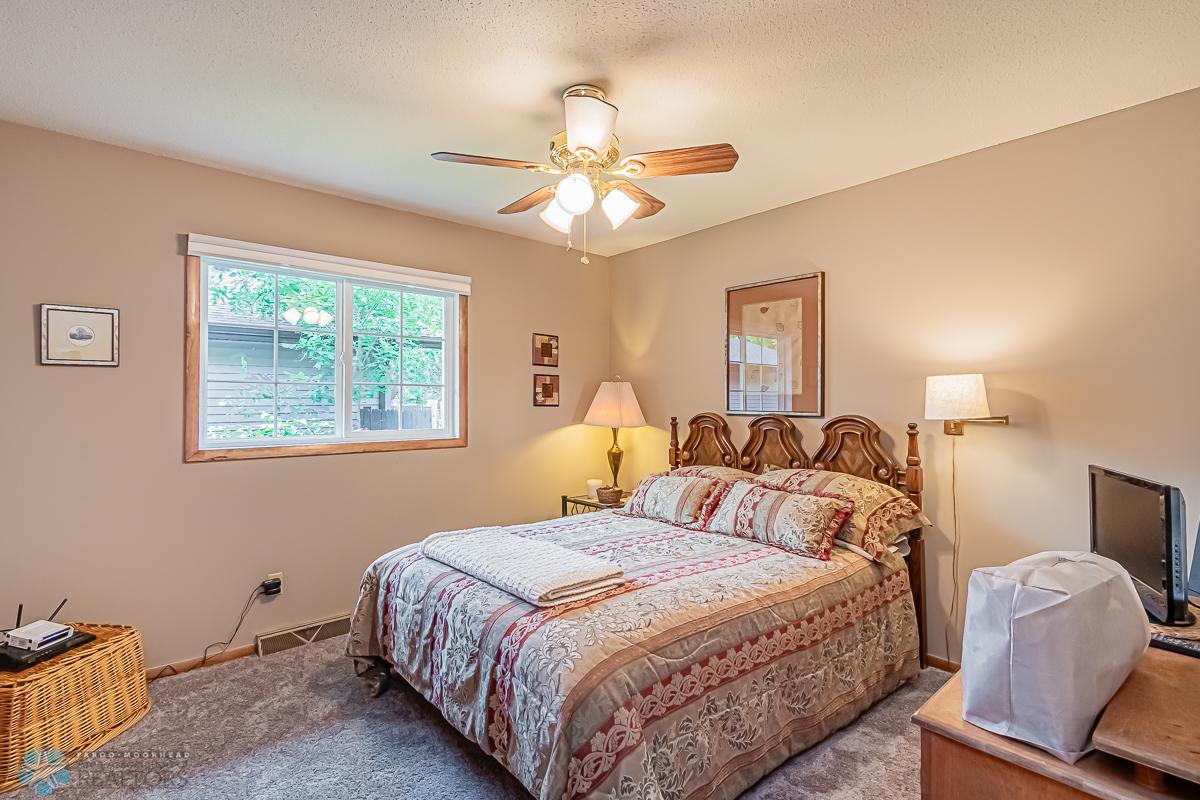 2302 19 1_2 St S, Moorhead, MN 56560-13.jpg
