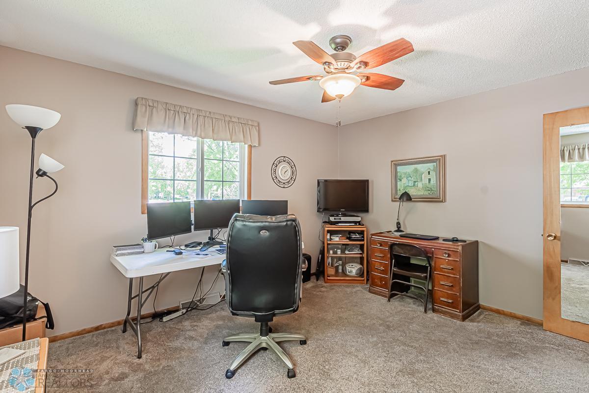 2302 19 1_2 St S, Moorhead, MN 56560-19.jpg