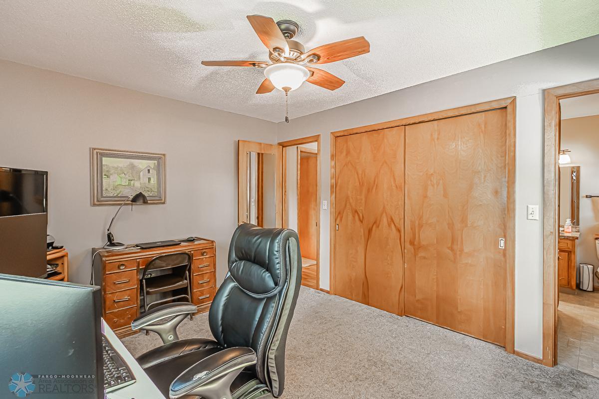 2302 19 1_2 St S, Moorhead, MN 56560-20.jpg