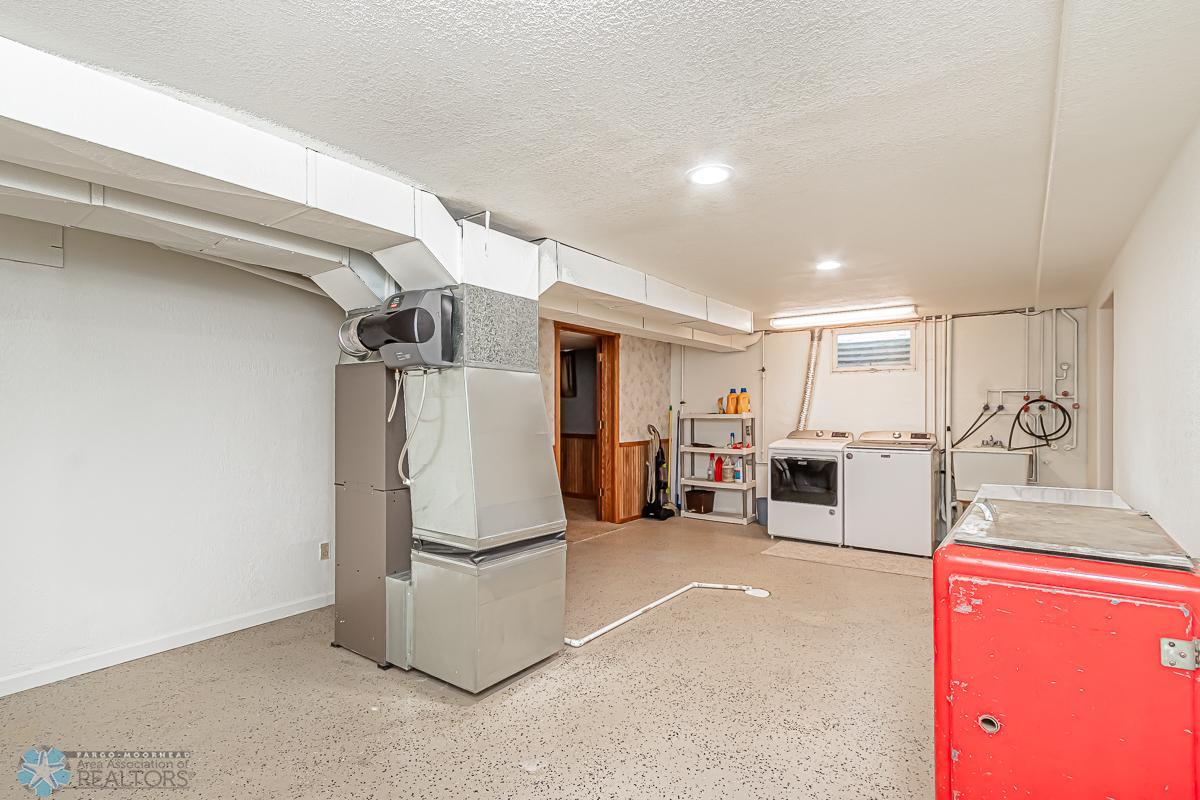 2302 19 1_2 St S, Moorhead, MN 56560-02.jpg